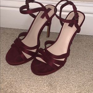 Cute and classy burgundy heels!!